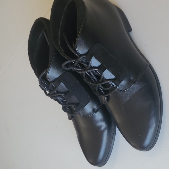 Chelsea-Crew Lace Up Booties NWOB - Picture 3 of 6